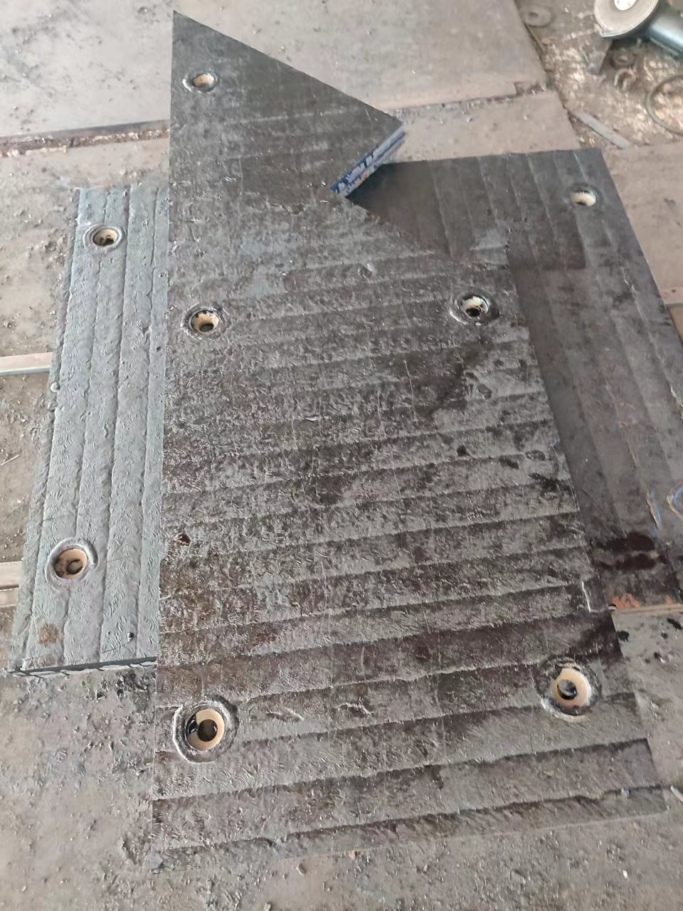 四川堆焊耐磨板厂家 碳化铬耐磨板工厂 