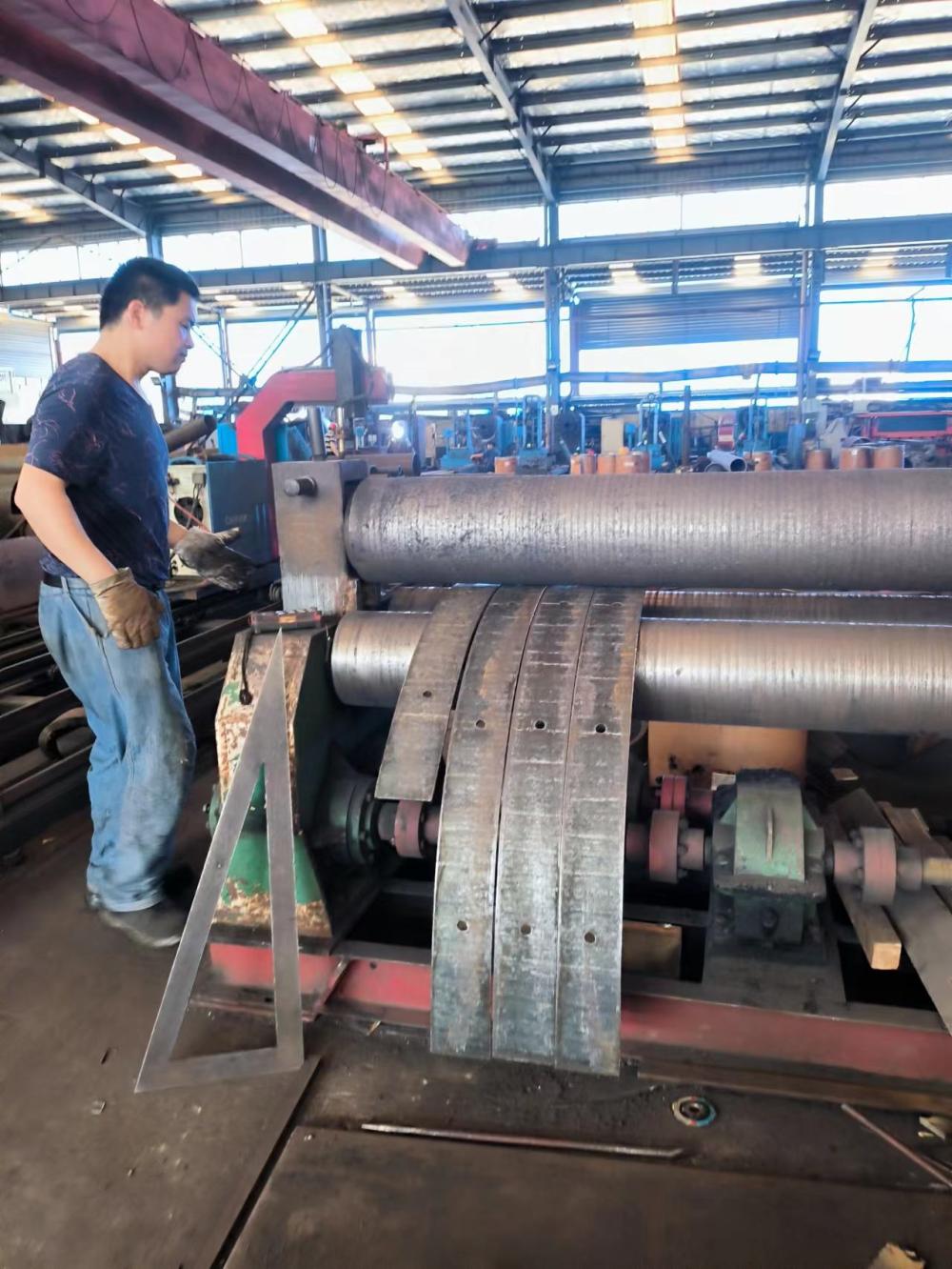 四川合金耐磨板折弯加工和操作流程